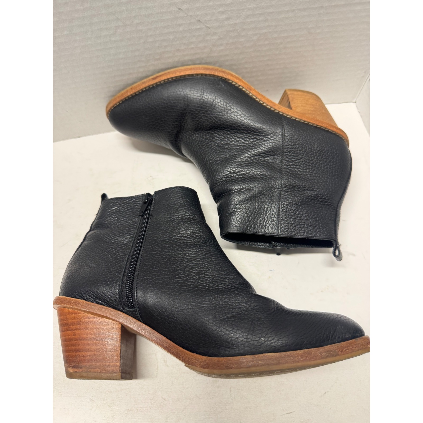 Poppy Barley Black Pebbled Leather Heeled Ankle Boots 8.5 Stacked Wood Heel 947 — image 6 of 8